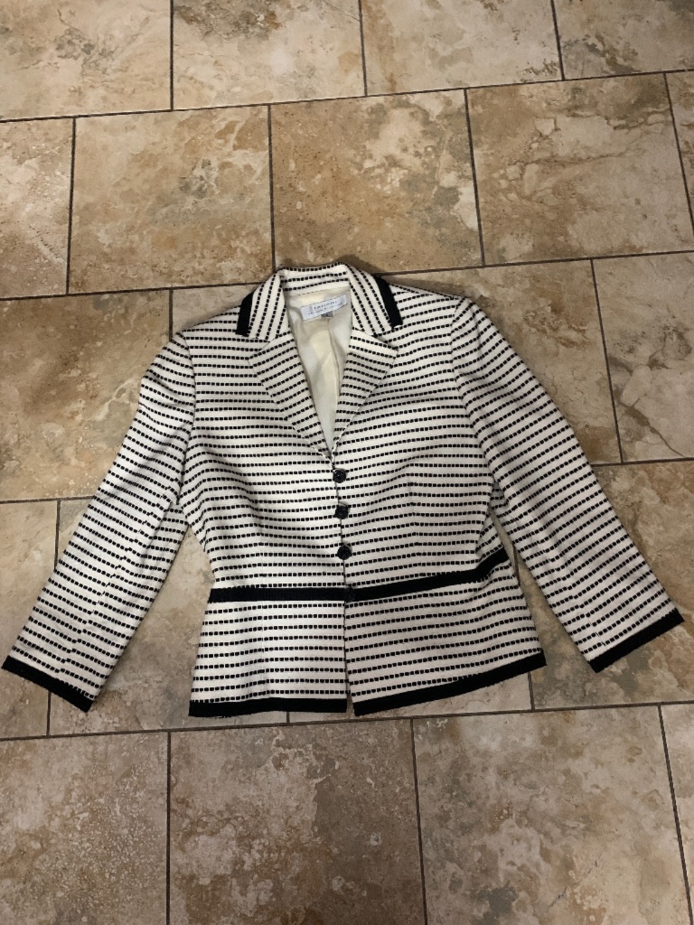 Tahari blazer jacket, size 6